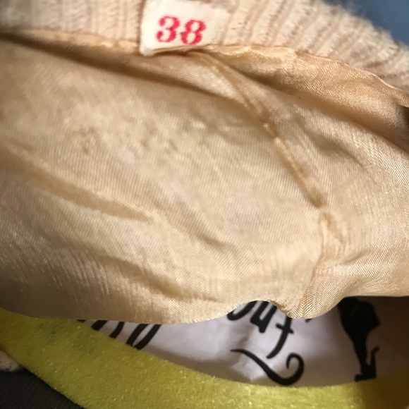 Vintage Sweater with Gold Sequence. 38 - Picture 3 of 6